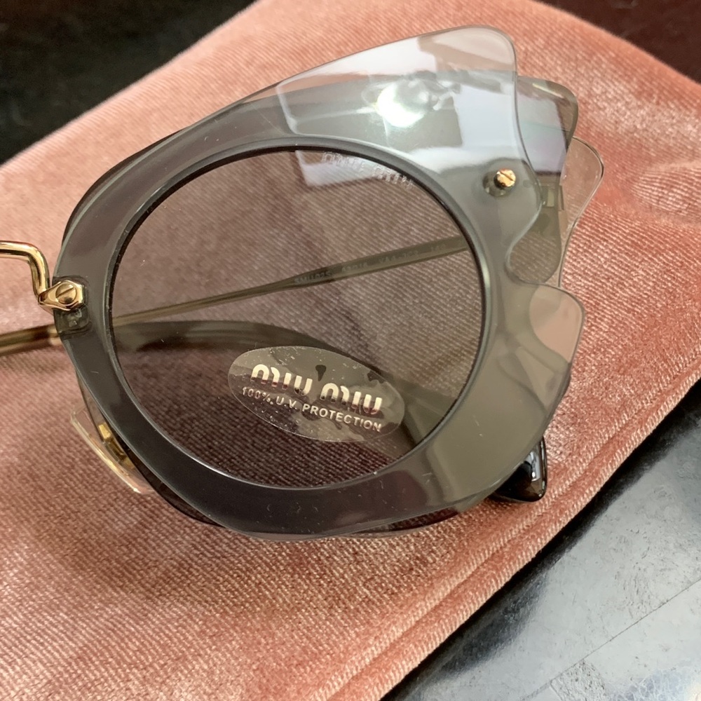 MIU MIU Butterfly Sunglasses NEW IN BOX! 63mm AUTHENTIC! Made in Italy! - Picture 3 of 13